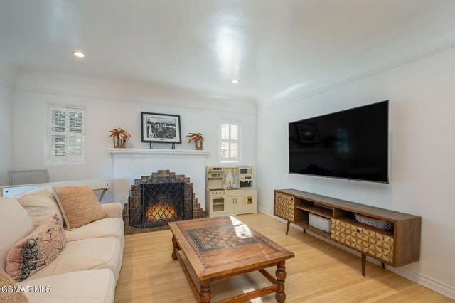 975 Loma Vista Place, Santa Paula, CA 93060