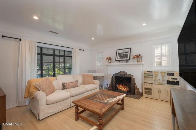 975 Loma Vista Place, Santa Paula, CA 93060