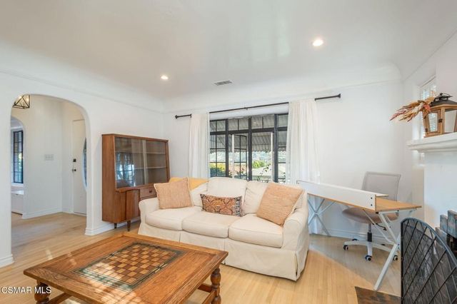 975 Loma Vista Place, Santa Paula, CA 93060