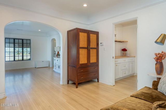 975 Loma Vista Place, Santa Paula, CA 93060