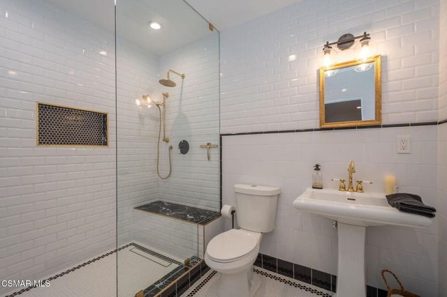 975 Loma Vista Place, Santa Paula, CA 93060