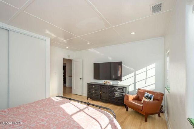 975 Loma Vista Place, Santa Paula, CA 93060