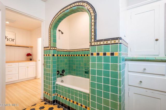 975 Loma Vista Place, Santa Paula, CA 93060