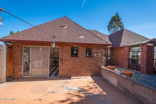 975 Loma Vista Place, Santa Paula, CA 93060