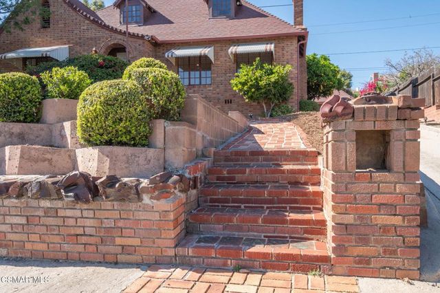 975 Loma Vista Place, Santa Paula, CA 93060