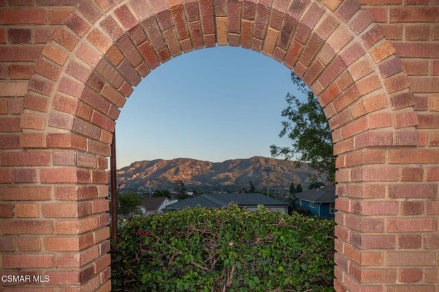 975 Loma Vista Place, Santa Paula, CA 93060