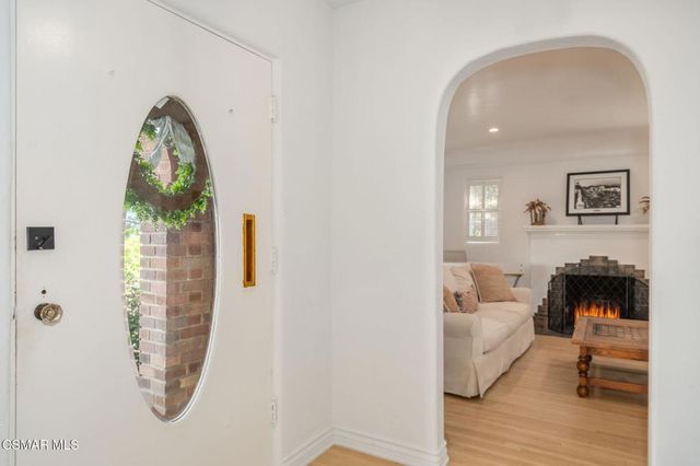 975 Loma Vista Place, Santa Paula, CA 93060