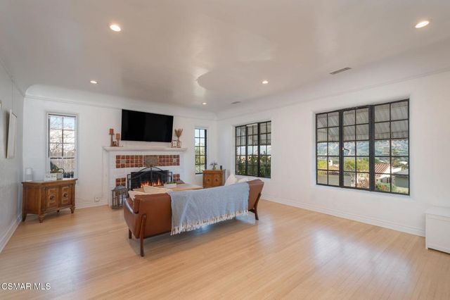 975 Loma Vista Place, Santa Paula, CA 93060