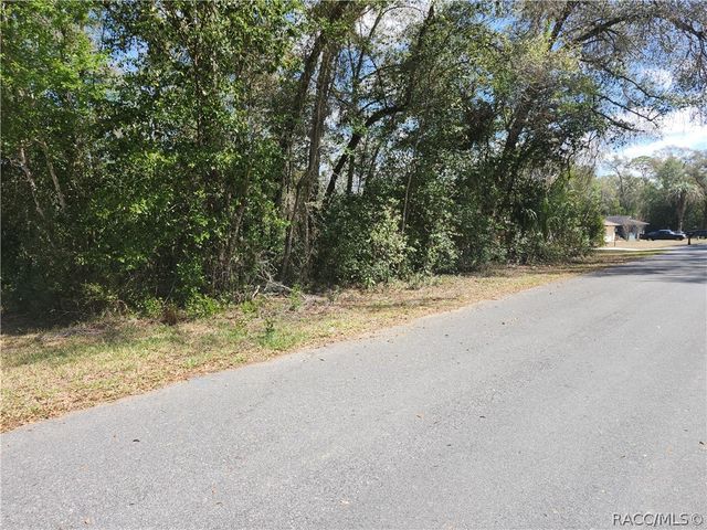 2559 W Fairway Loop, Citrus Springs, FL 34434