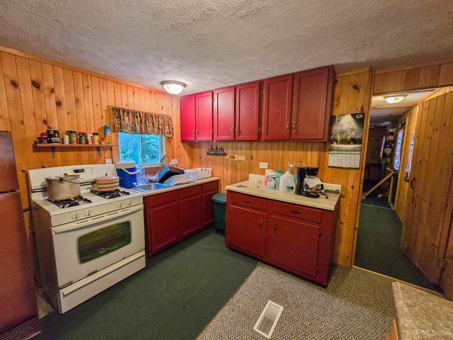 4889 E Maple Ridge 37th Road, Rock, MI 49880