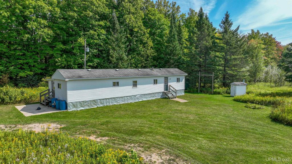 4889 E Maple Ridge 37th Road, Rock, MI 49880