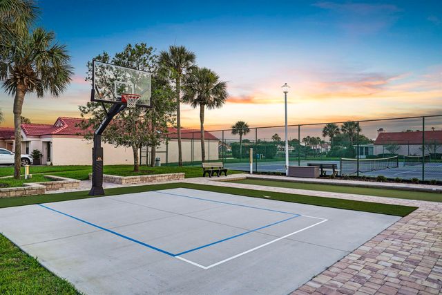 1715 Sea Fair Dr, St Augustine, FL 32080