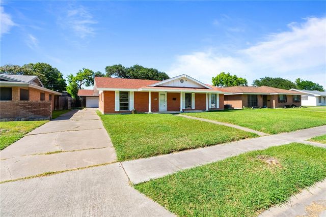 107 Daniel Moore St, Portland, TX 78374