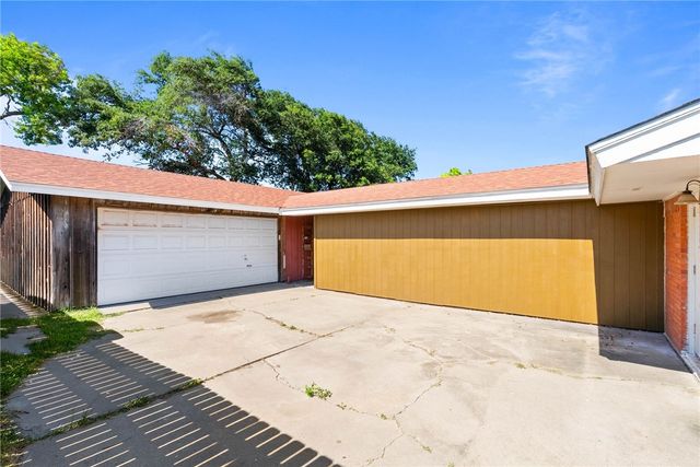 107 Daniel Moore St, Portland, TX 78374