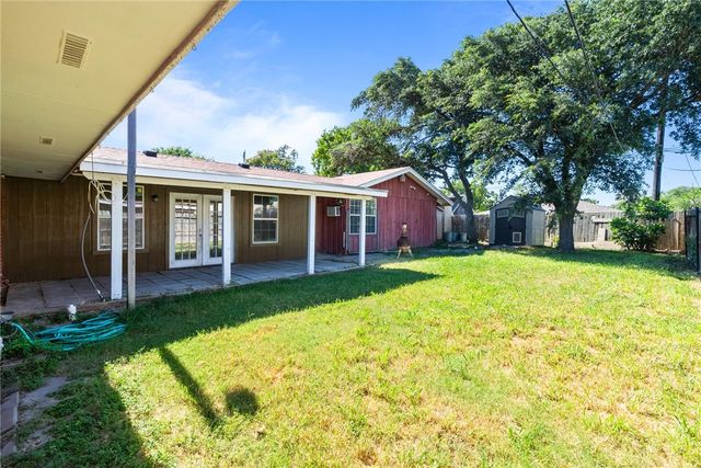 107 Daniel Moore St, Portland, TX 78374