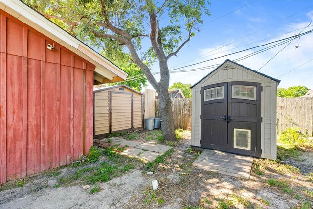 107 Daniel Moore St, Portland, TX 78374