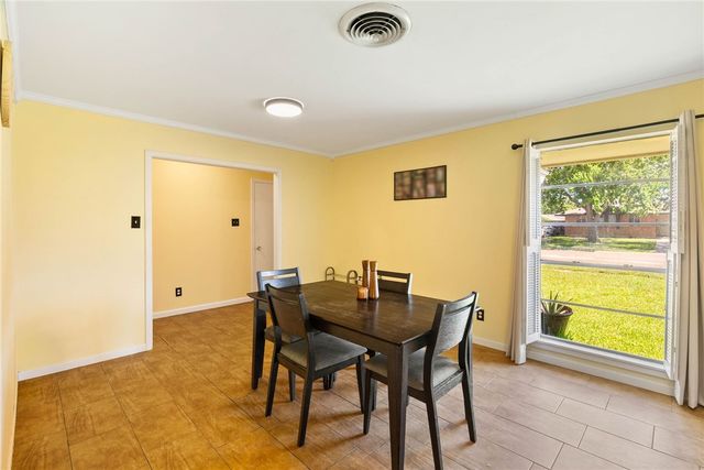 107 Daniel Moore St, Portland, TX 78374