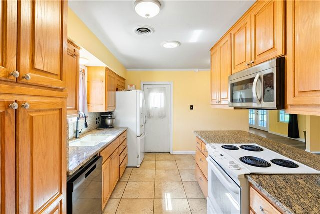 107 Daniel Moore St, Portland, TX 78374