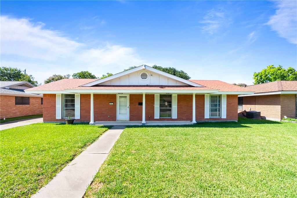 107 Daniel Moore St, Portland, TX 78374