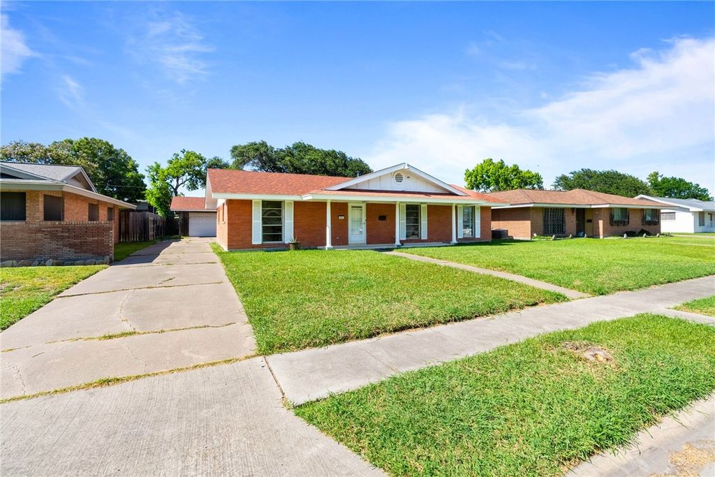 107 Daniel Moore St, Portland, TX 78374 — photo 2