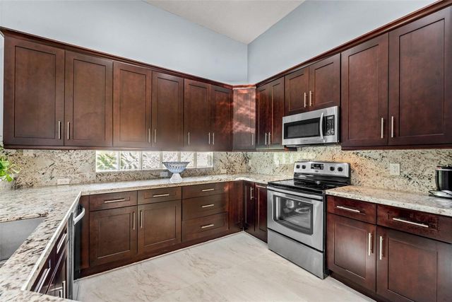 3852 Oak Ridge Circle, Weston, FL 33331