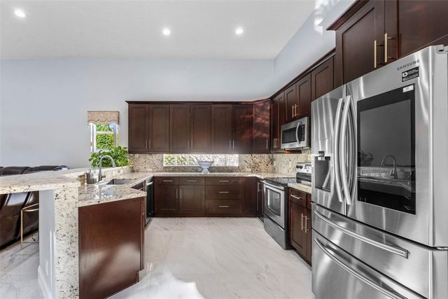 3852 Oak Ridge Circle, Weston, FL 33331