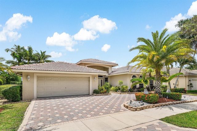 3852 Oak Ridge Circle, Weston, FL 33331