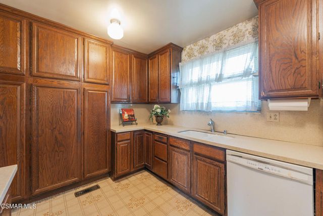 9299 Dorrington Place, Arleta, CA 91331