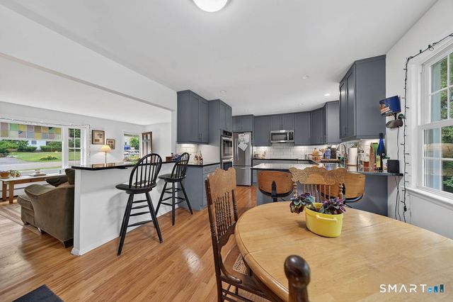 11 Jeffrey Lane, Branford, CT 06405