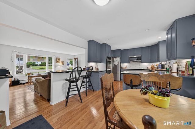 11 Jeffrey Lane, Branford, CT 06405
