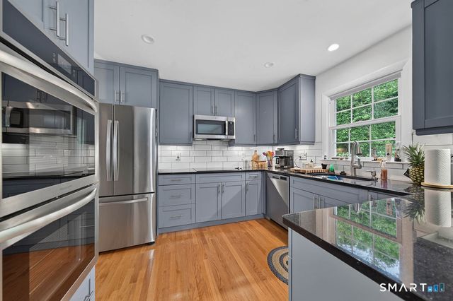 11 Jeffrey Lane, Branford, CT 06405
