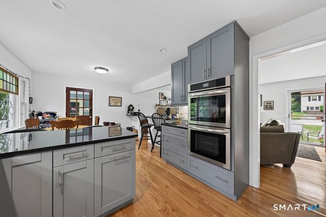 11 Jeffrey Lane, Branford, CT 06405