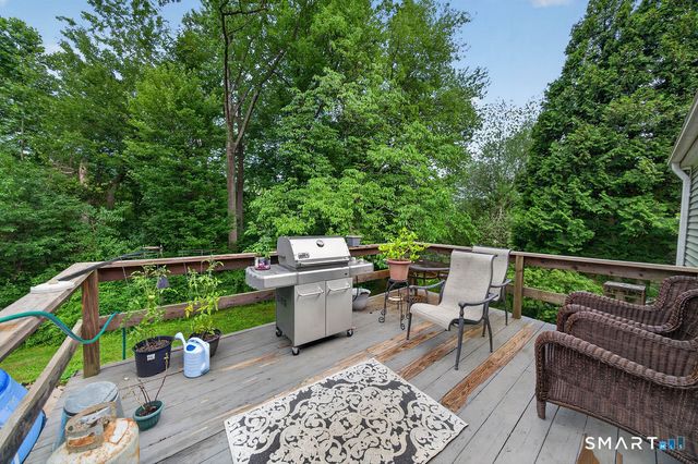 11 Jeffrey Lane, Branford, CT 06405