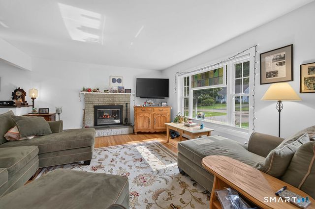 11 Jeffrey Lane, Branford, CT 06405
