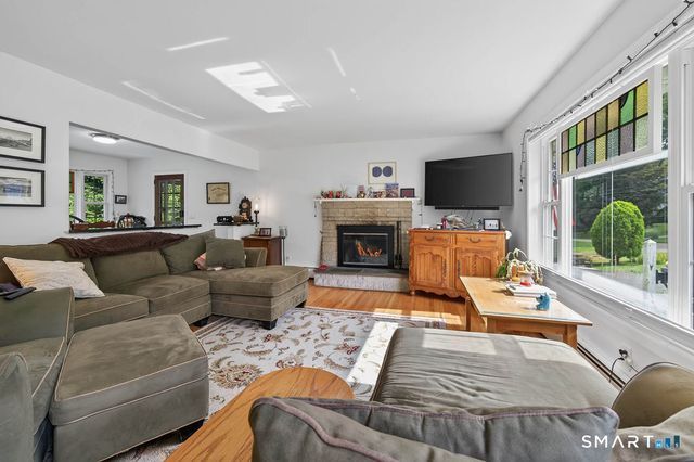 11 Jeffrey Lane, Branford, CT 06405