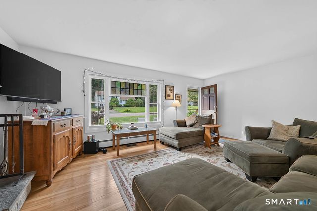 11 Jeffrey Lane, Branford, CT 06405