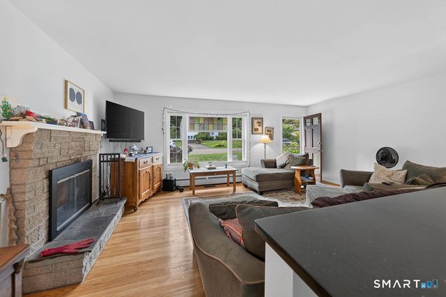 11 Jeffrey Lane, Branford, CT 06405