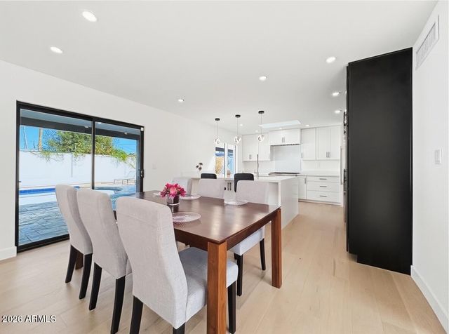 342 E ORANGEWOOD Avenue, Phoenix, AZ 85020