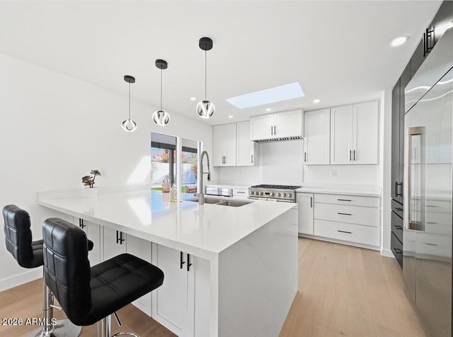 342 E ORANGEWOOD Avenue, Phoenix, AZ 85020