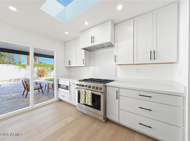 342 E ORANGEWOOD Avenue, Phoenix, AZ 85020