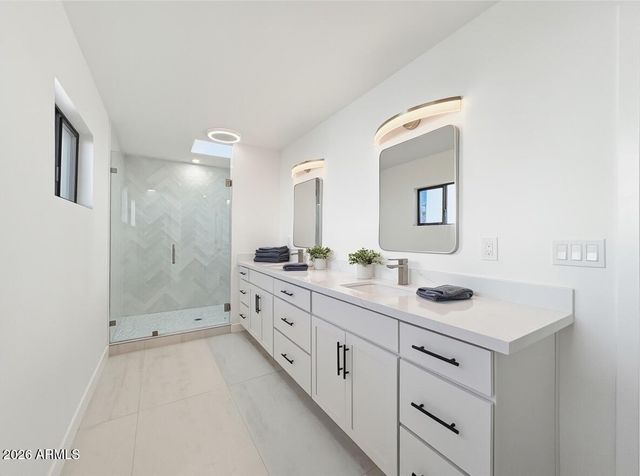 342 E ORANGEWOOD Avenue, Phoenix, AZ 85020