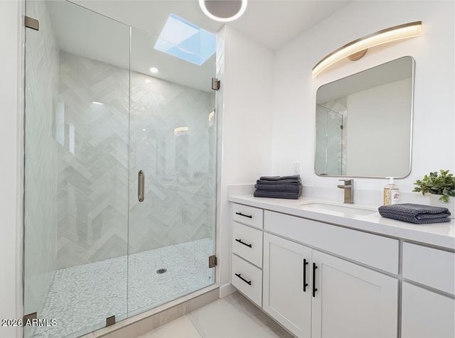 342 E ORANGEWOOD Avenue, Phoenix, AZ 85020