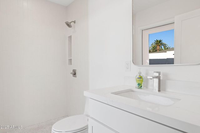 342 E ORANGEWOOD Avenue, Phoenix, AZ 85020