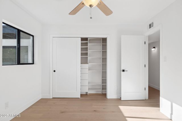 342 E ORANGEWOOD Avenue, Phoenix, AZ 85020