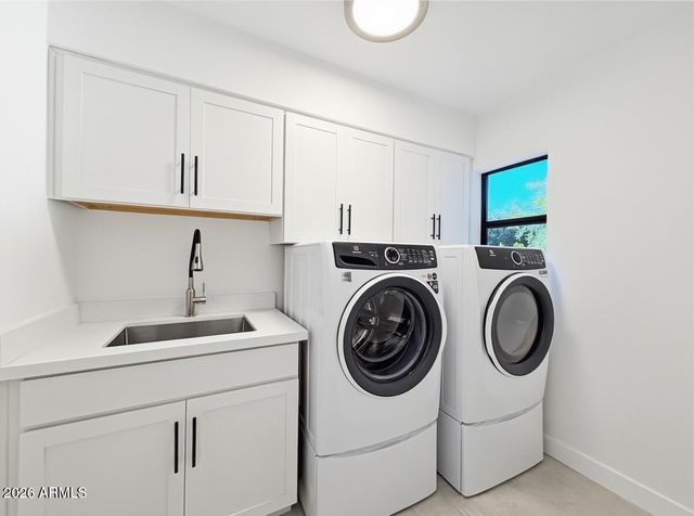 342 E ORANGEWOOD Avenue, Phoenix, AZ 85020