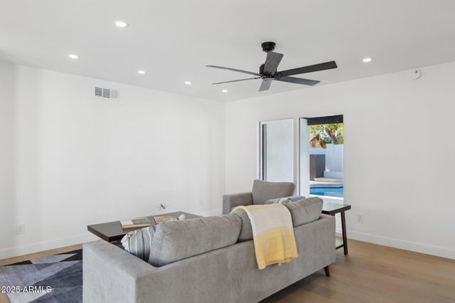 342 E ORANGEWOOD Avenue, Phoenix, AZ 85020