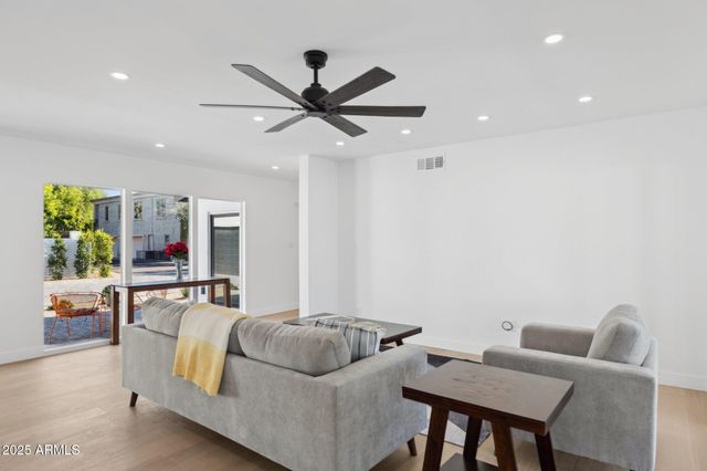 342 E ORANGEWOOD Avenue, Phoenix, AZ 85020