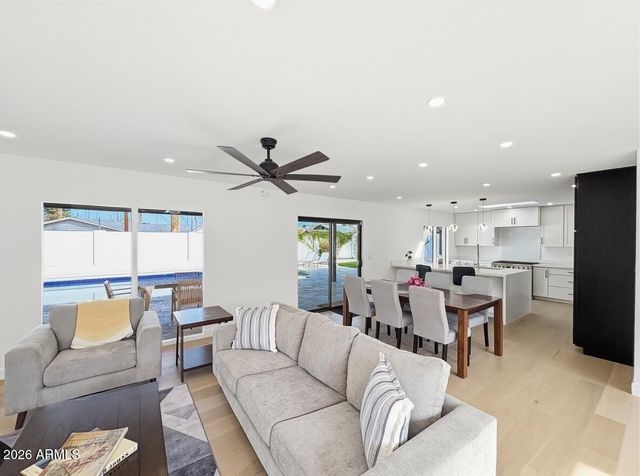 342 E ORANGEWOOD Avenue, Phoenix, AZ 85020