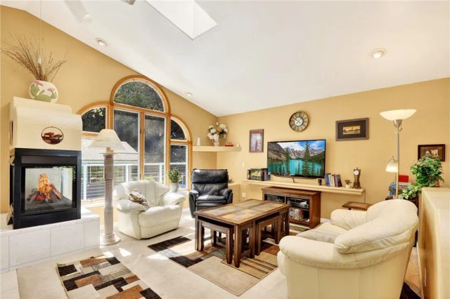 743 Berne, Crestline, CA 92325