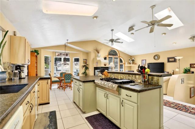 743 Berne, Crestline, CA 92325
